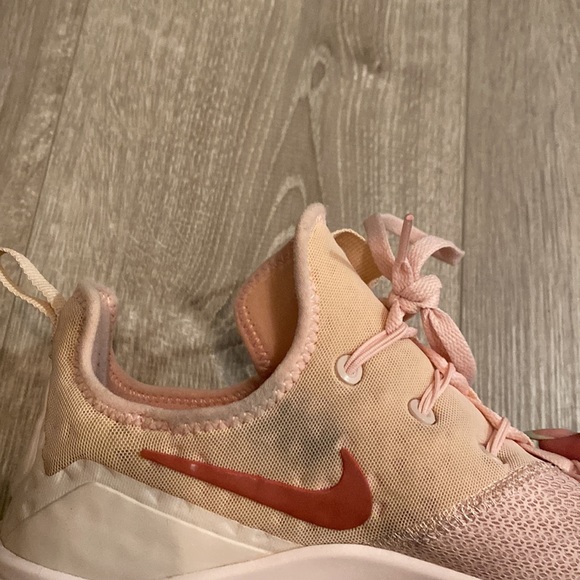 Women’s size 10 light pink Nike runners - Picture 7 of 8